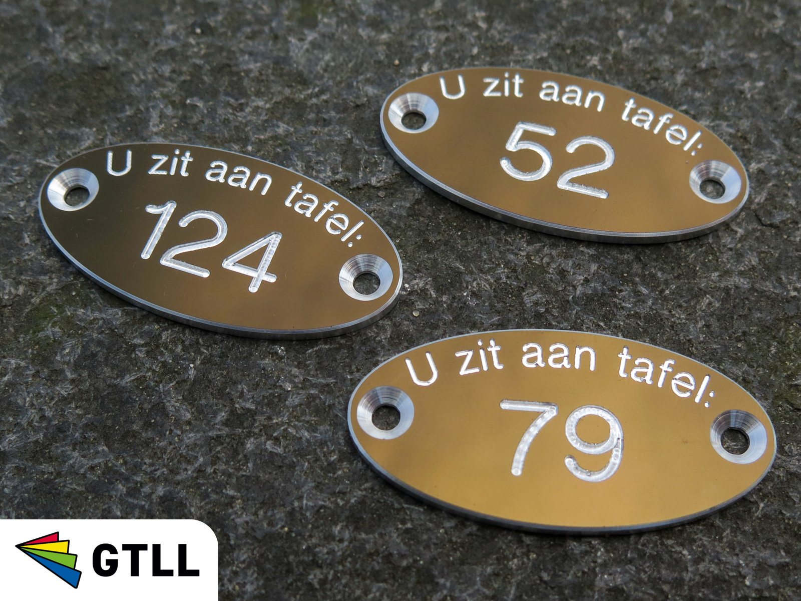 Tafellabels alu, bronskleurig met 2 verzonken gaten