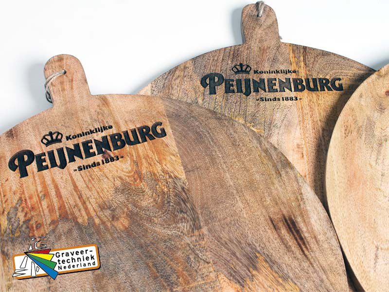 Peijnenburg koek logo branden in broodplank