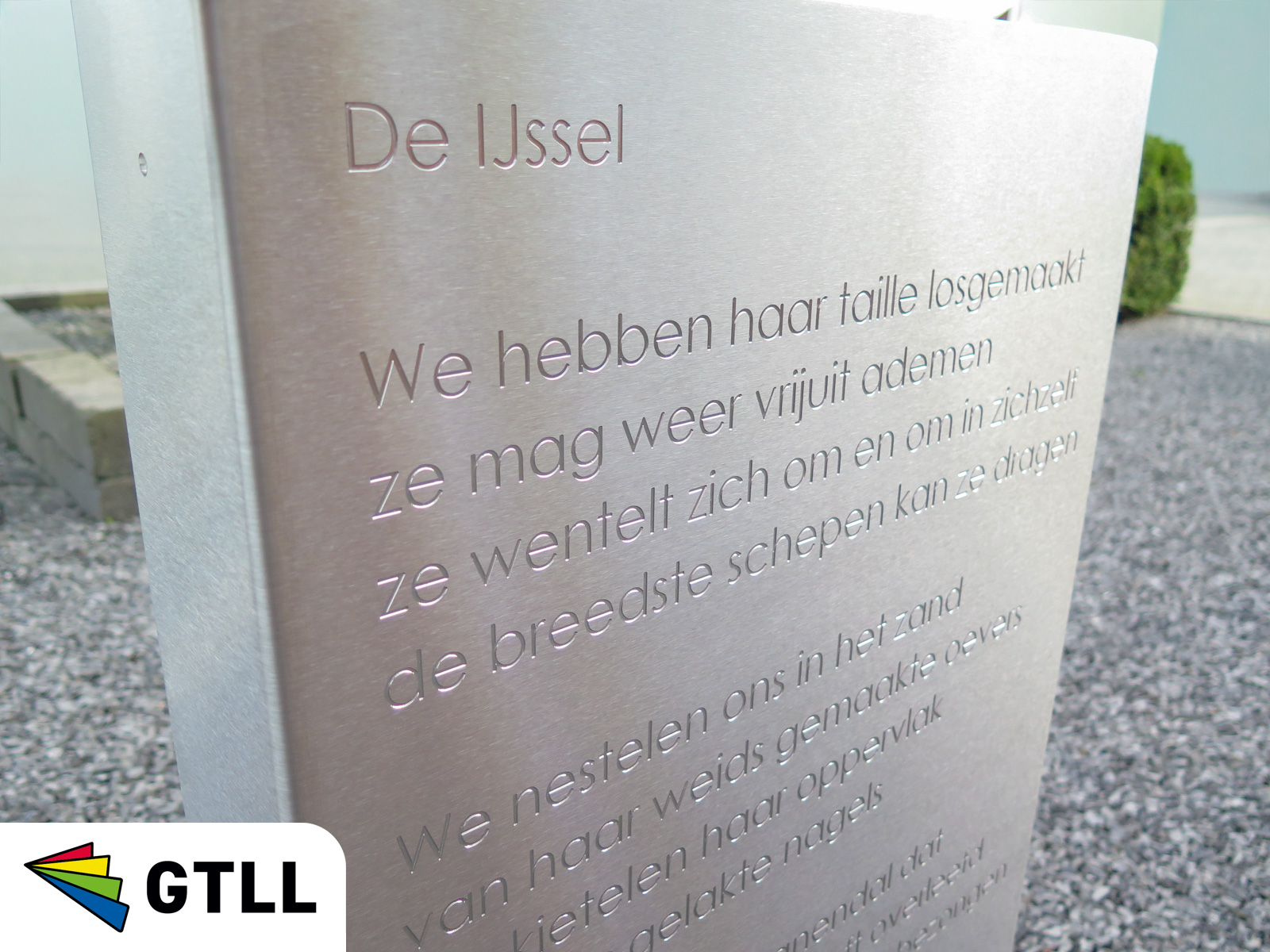 herdenkingsplaat 2mm rvs beide zijden omgezet 