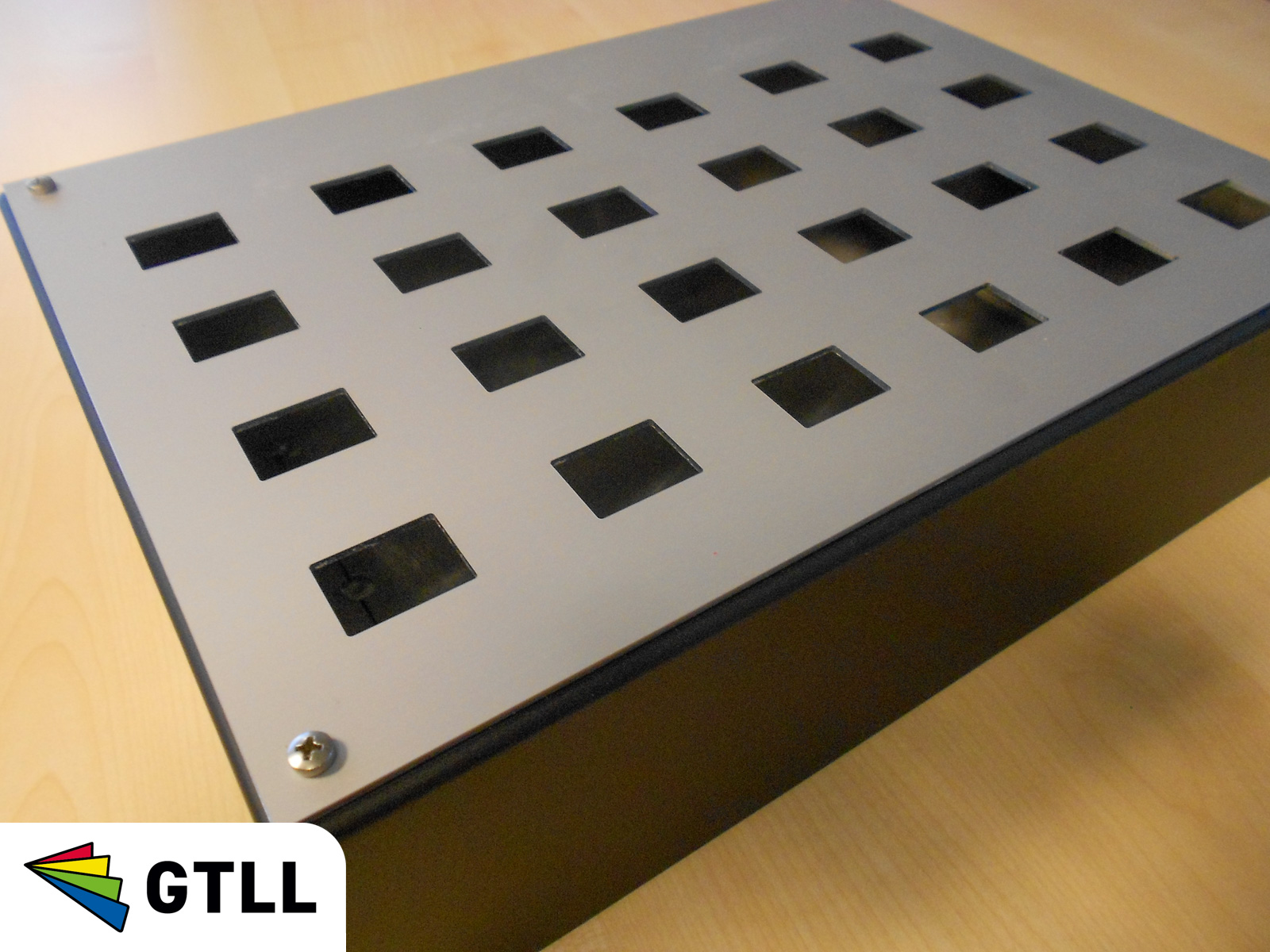 Bedieningspaneel met gaten en behuizing, alle maten mogelijk