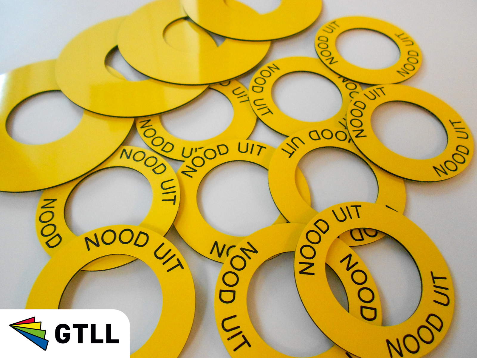 ronde resopal ringen gegraveerde tekst NOODSTOP