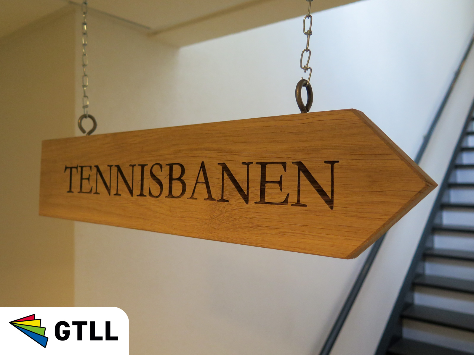 bewegwijzeringborden met pijlpunt