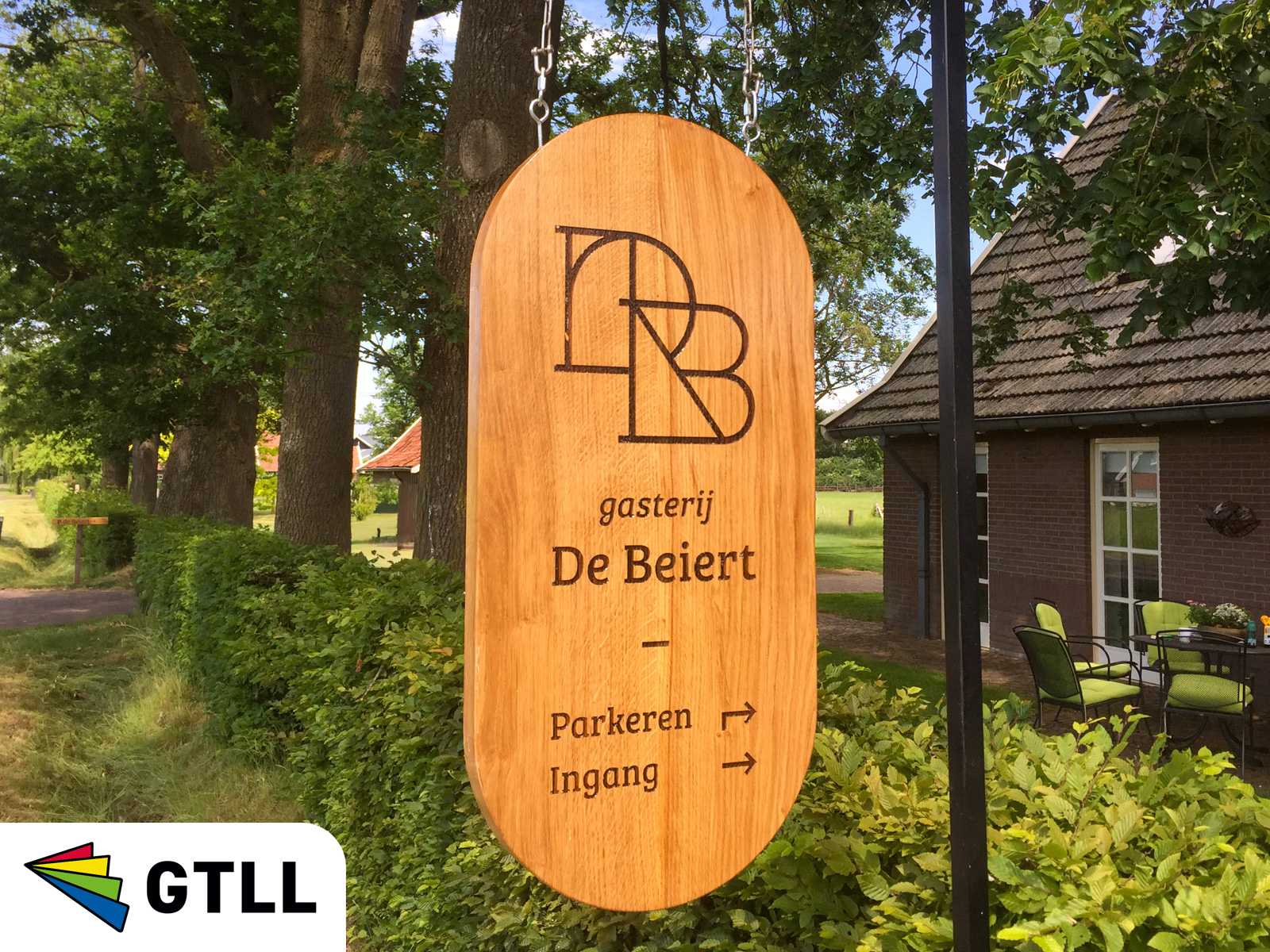 Houten uithangbord voor B&B