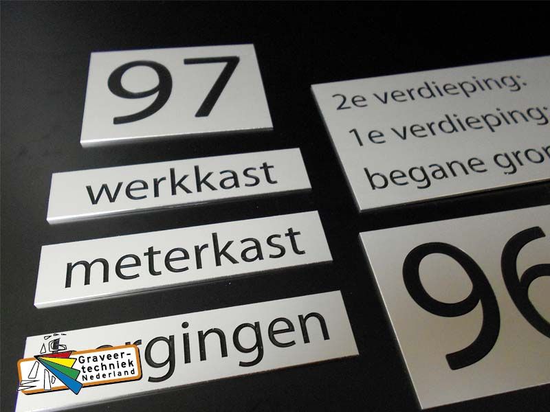 Deurplaatjes bijvoorbeeld meterkast, werkkast of huisnummer