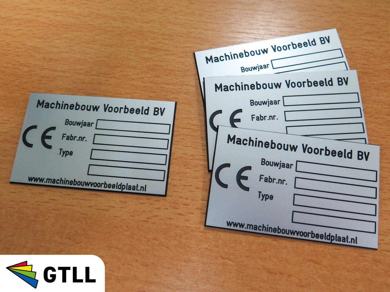 Kunststof basis machineplaatjes met CE en tekst, afmeting 80x50mm