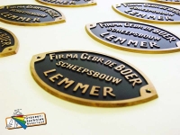 Brons gravure voor de scheepsbouw, tekst opwaarts.