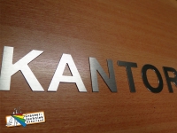 losse letters 60mm hoog, uit 1mm aluminium met een rvs look voor bv op de deur, ook ander lettertype of lettterhoogte mogelijk